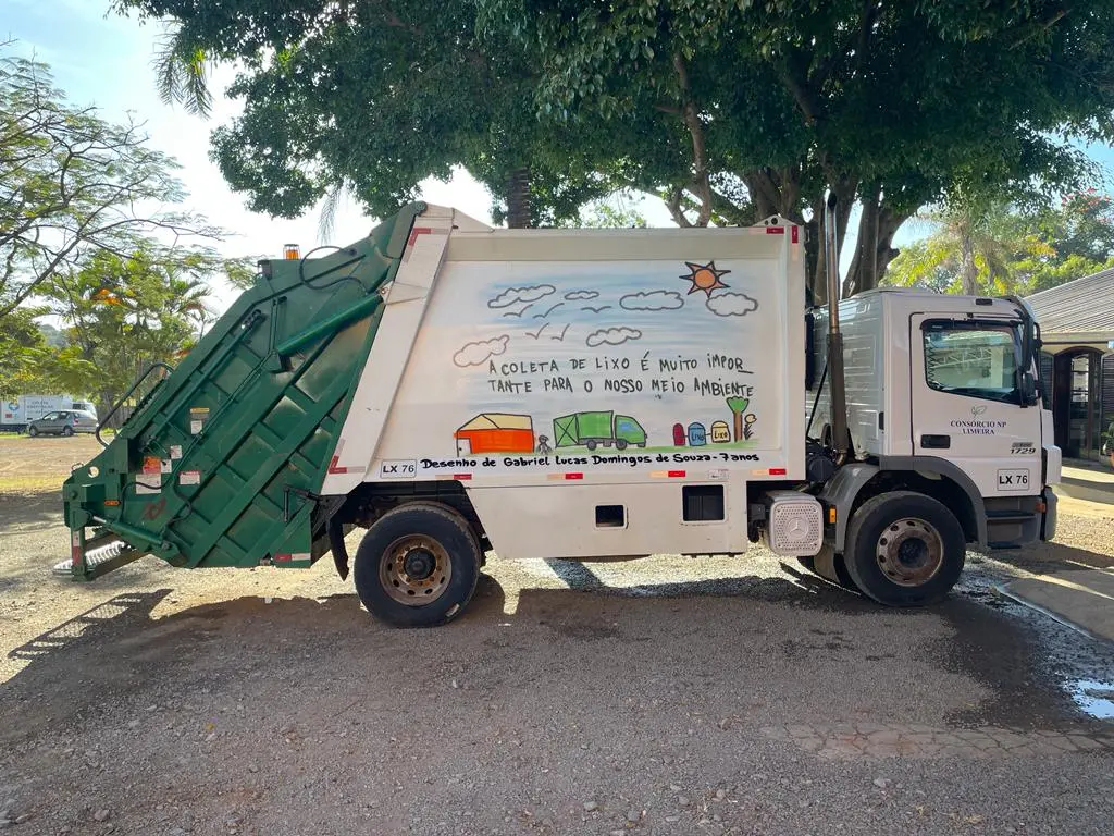 Filhos de coletores ilustram caminhões de lixo que circulam por Limeira 2