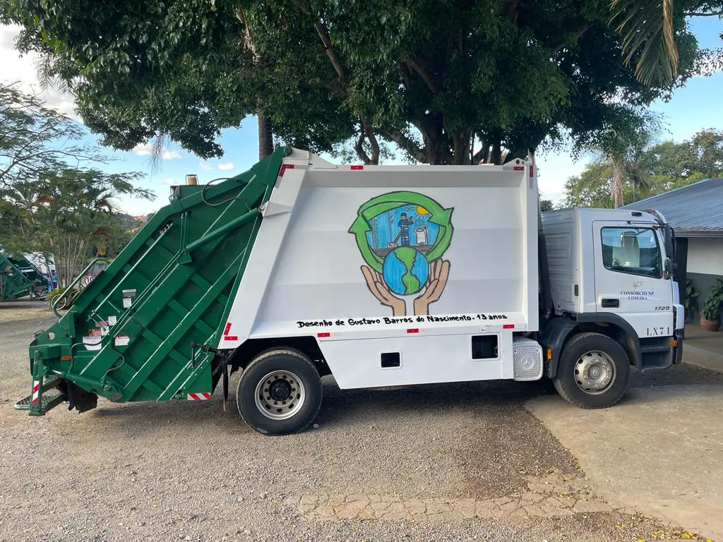Filhos de coletores ilustram caminhões de lixo que circulam por Limeira 2