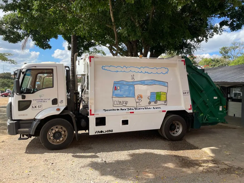 Filhos de coletores ilustram caminhões de lixo que circulam por Limeira 2
