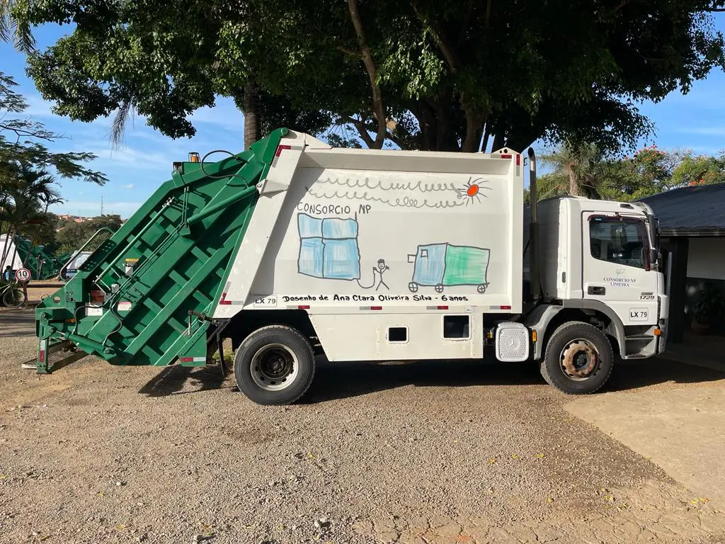 Filhos de coletores ilustram caminhões de lixo que circulam por Limeira 2
