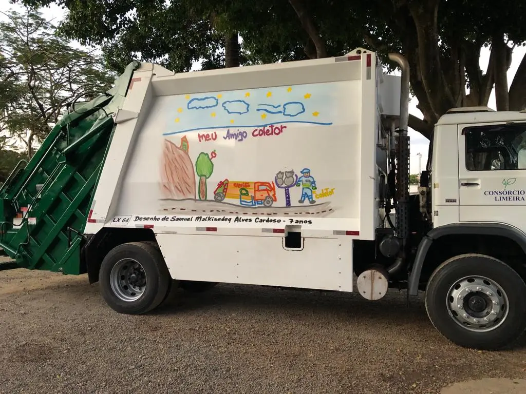 Filhos de coletores ilustram caminhões de lixo que circulam por Limeira 2
