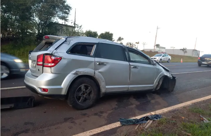 Homem capota veículo, deixa mulher morta no local e foge em carro que parou para ajudar, em Limeira