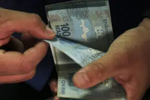 Idosa é sequestrada e tem mais de R$ 32 mil roubados por criminosos