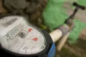 Idoso tem hidrômetro de residência furtado no Parque das Nações