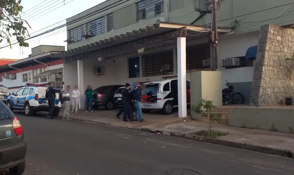 Limeirenses são presos em Cordeirópolis após furto de roupas, em Araras