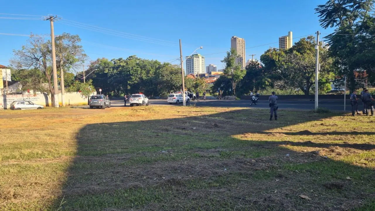 Jovem tenta suicídio na passarela da Boa Vista, na Marginal Tatu, em Limeira