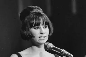 Morre Astrud Gilberto, voz que internacionalizou a bossa nova, aos 83 anos