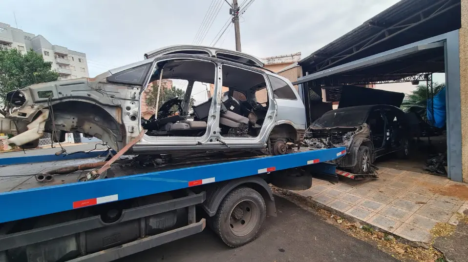 Operação da DIG desmantela desmanche na Vila Camargo, em Limeira