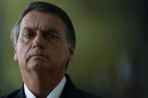 TSE suspende sessão com 3 votos a 1 pela inelegibilidade de Bolsonaro