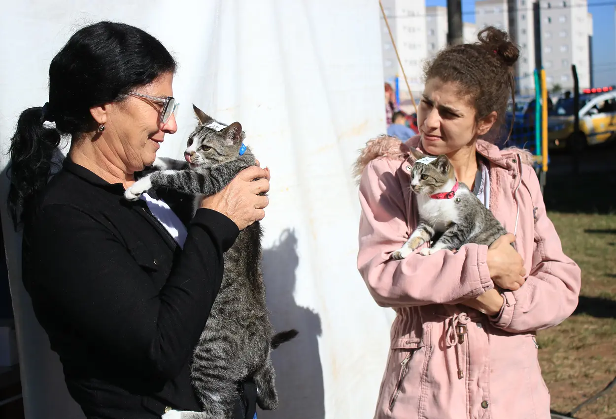 Prefeito no Bairro tem castração, entrega de mudas, vacinação e serviços
