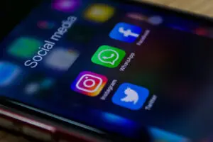 Adolescente tem celular invadido e perde quase R$300, em Limeira
