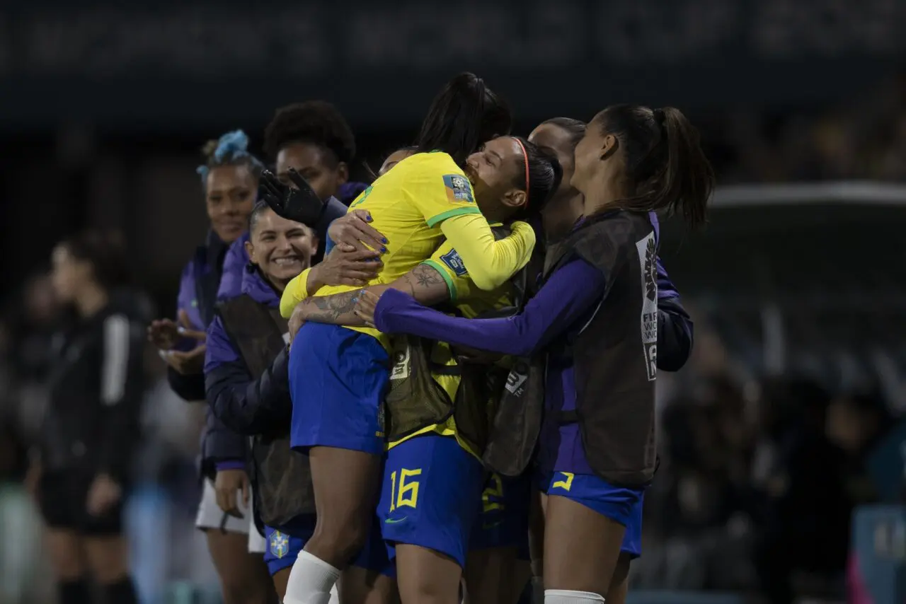 Brasil estreia na Copa do Mundo Feminina com goleada sobre o