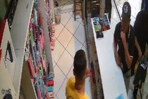 Bandidos armados roubam 13 celulares em loja no Abílio Pedro, em Limeira
