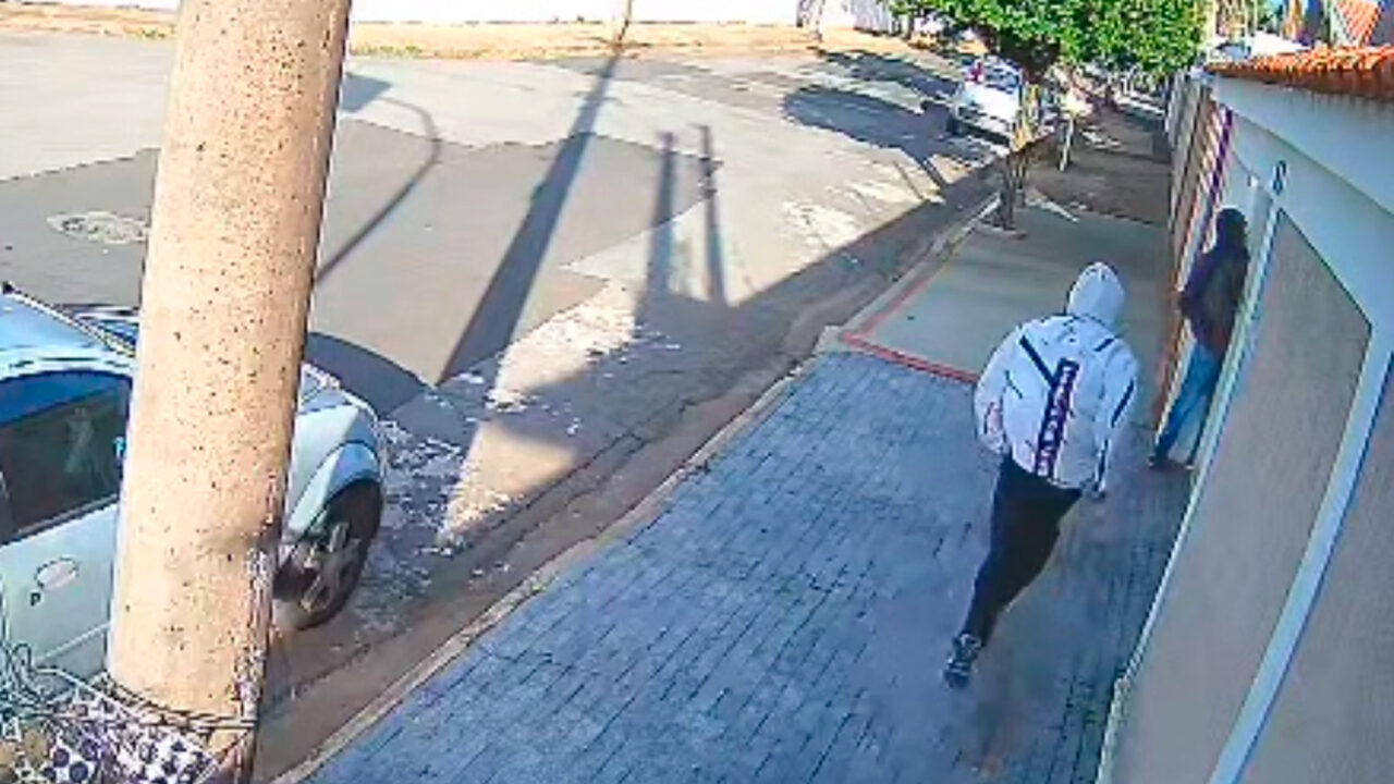 Câmera de segurança flagra tentativa de assalto na Vila Piza
