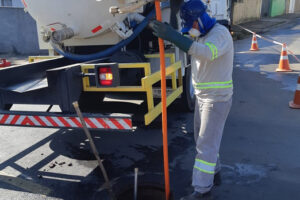 A BRK, concessionária responsável pelos serviços de água e esgoto em Limeira, realizou no primeiro semestre de 2023, a limpeza preventiva de 49,7 quilômetros de redes de esgoto.