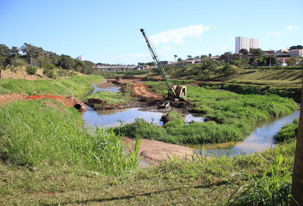 Córrego da Barroca Funda recebe obras para evitar enchentes e proteger encosta 2