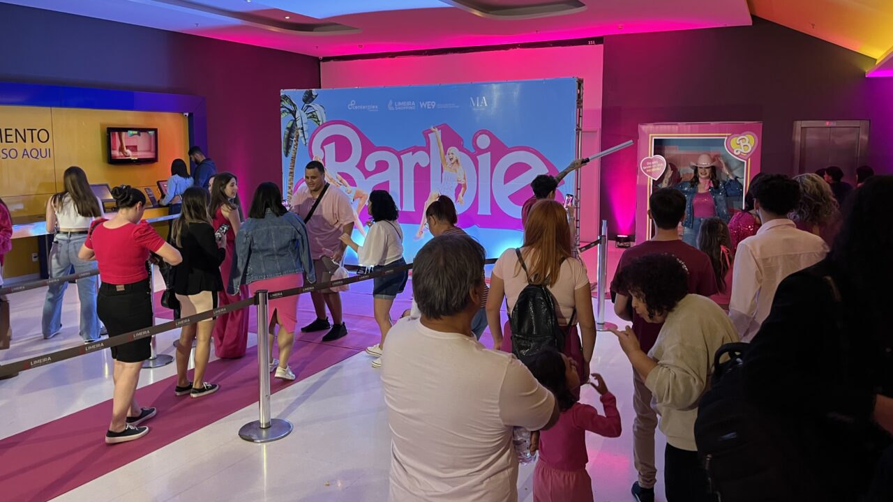Limeira Shopping promove noite rosa que transportou a 'Barbieland' ao cinema   