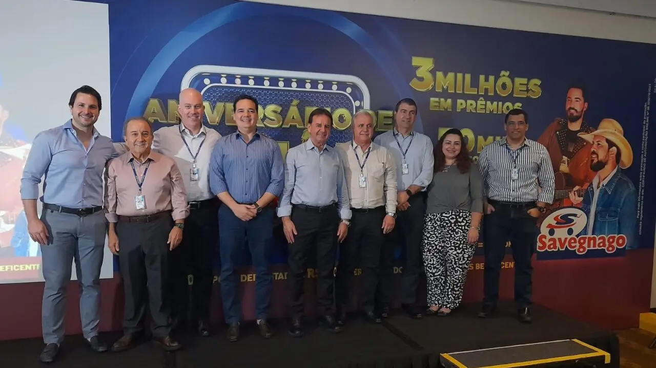 Para comemorar seus 47 anos, celebrados em agosto, a rede Savegnago Supermercados lança nesta quarta-feira, 26 de julho, a campanha “Aniversário de Milhões”, que distribuirá R$ 3 milhões em prêmios para os clientes, além de doações para entidades assistenciais nas cidades em que atua. A campanha será realizada de 27 de julho a 13 de setembro e é válida em todas as unidades da rede.