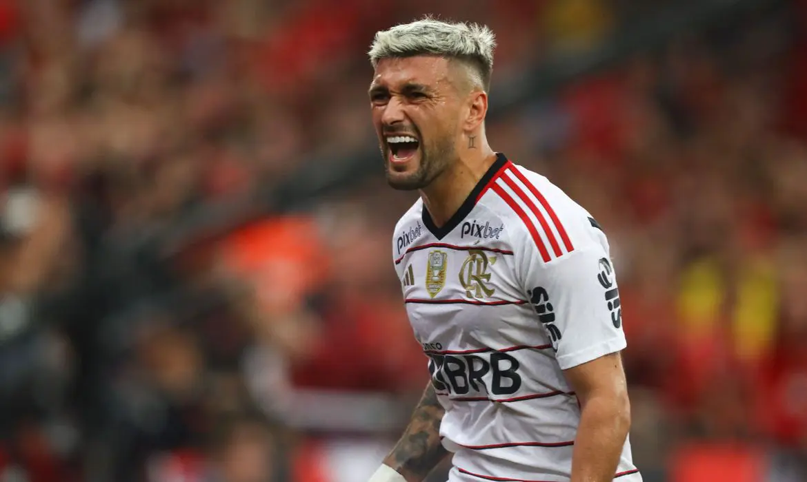 Flamengo derrota Athletico por 2 a 0 e avança para quartas da Copa do Brasil