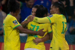 França se impõe pelo alto e derrota Brasil na Copa do Mundo feminina