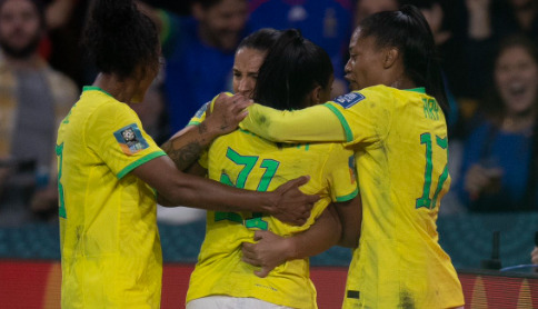 França se impõe pelo alto e derrota Brasil na Copa do Mundo feminina