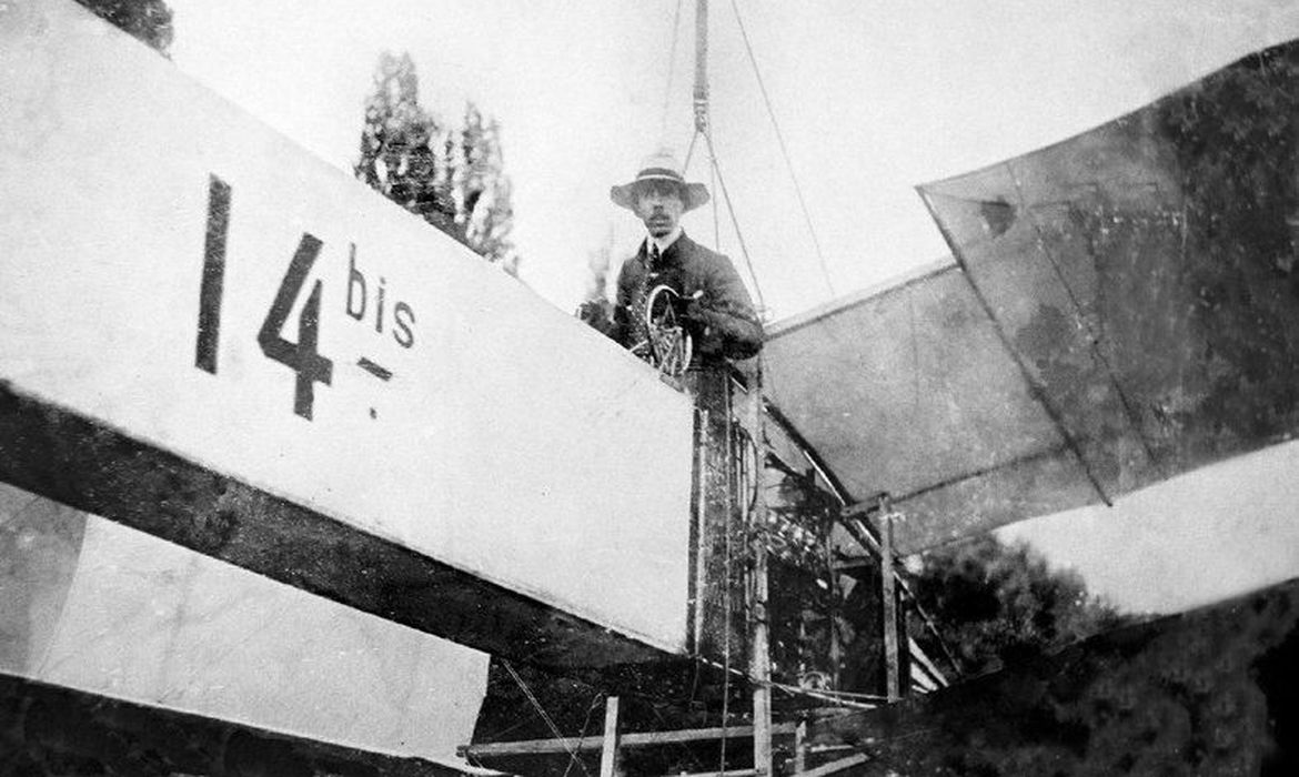 Há 150 anos nascia Santos Dumont, pai da aviação