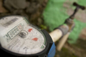 Homem tem hidrômetros furtado no Parque Novo Mundo, em Limeira
