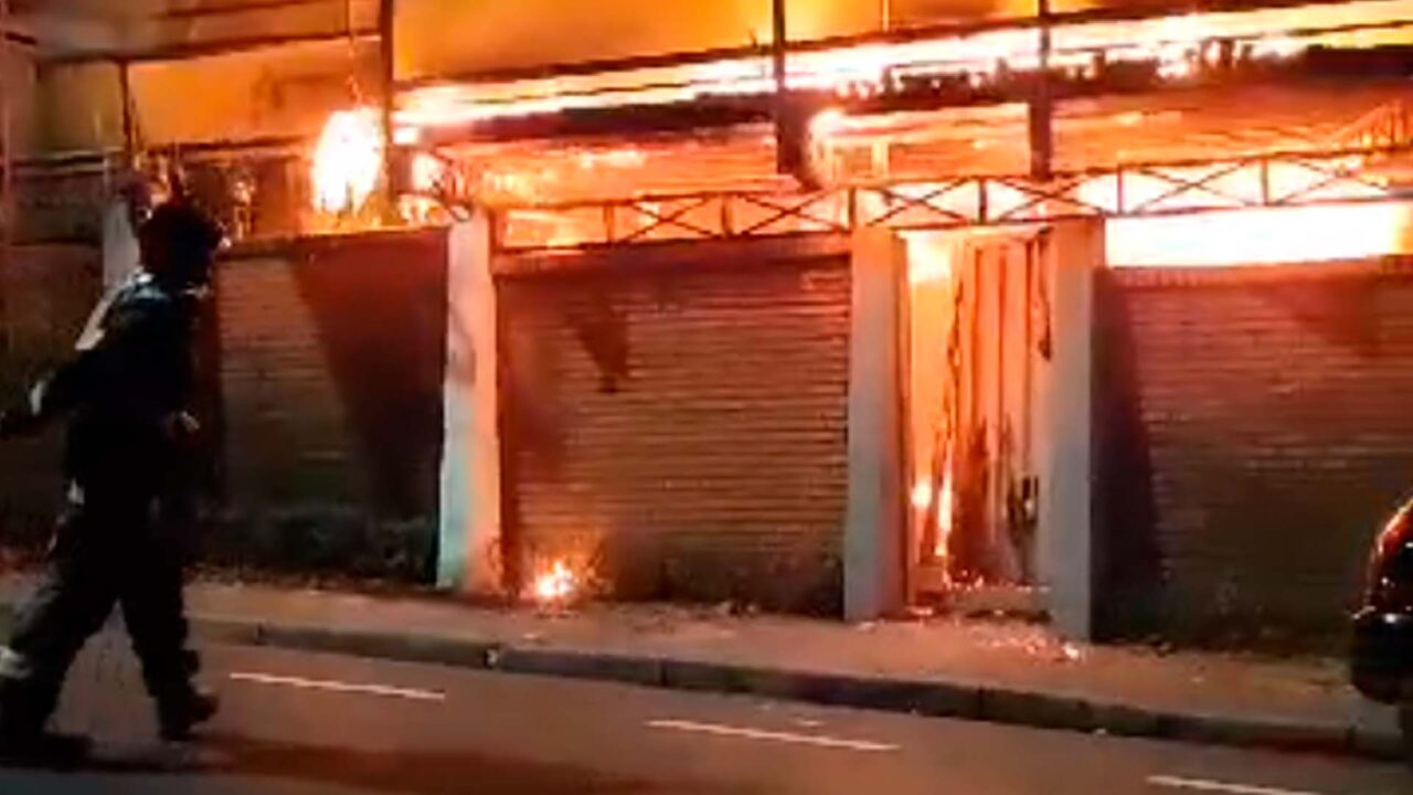 Incêndio em Araras resulta na morte de casal em situação de rua e cachorro 1