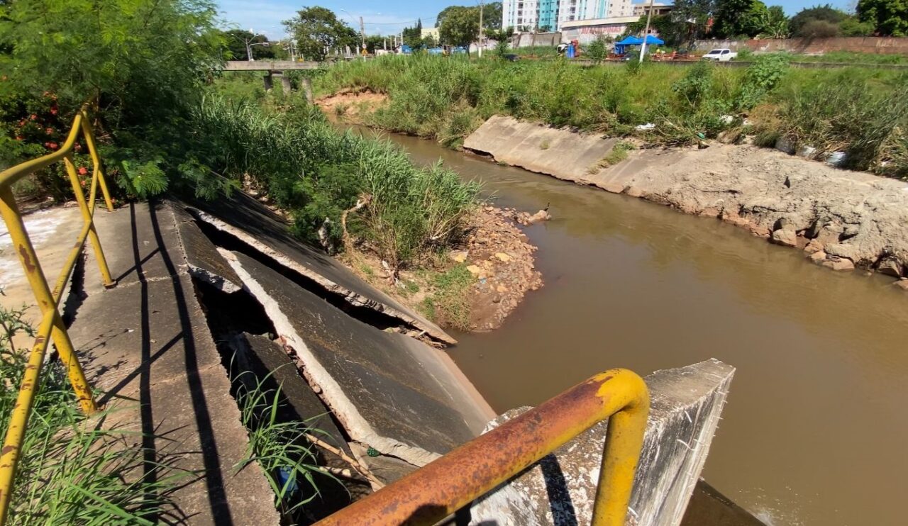 'Julho sem Plástico' Limeira faz implantação de ecobarreiras no Ribeirão Tatu