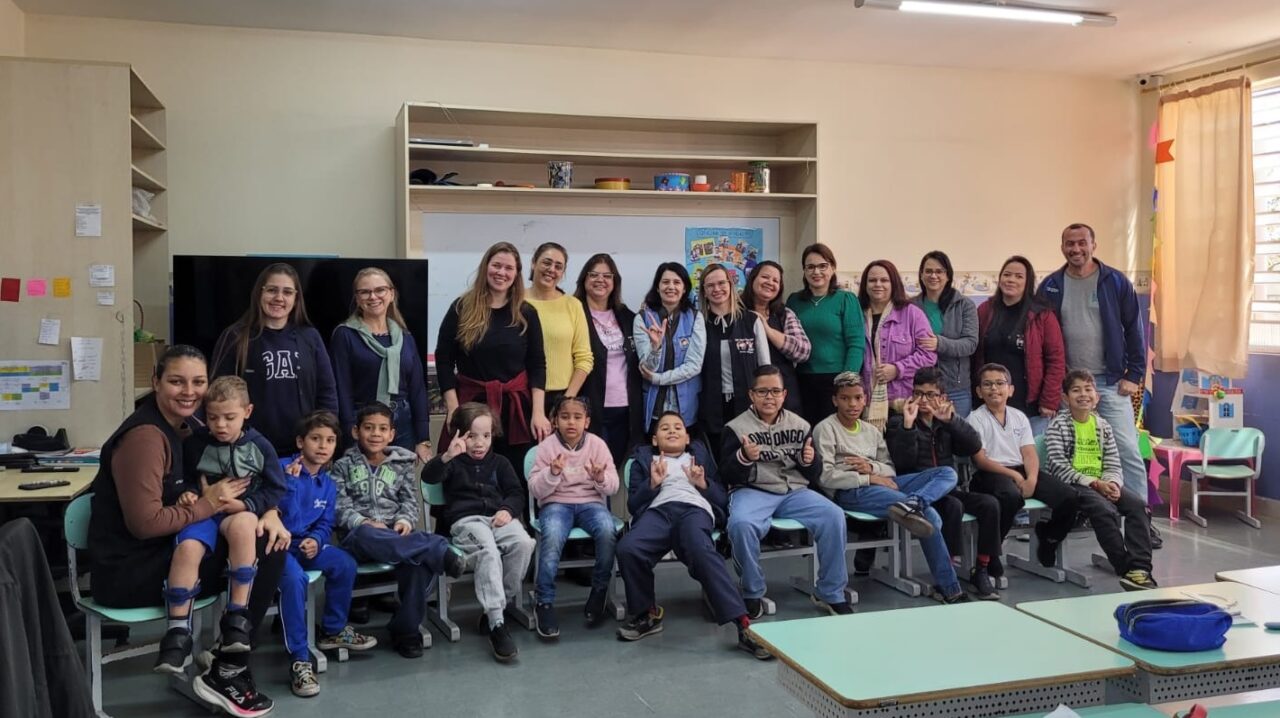 MEC visita escola municipal de Limeira referência em Educação Bilíngue de Surdos 