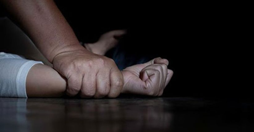 Menina de 11 anos sofre estupro por 4 homens no interior do RJ