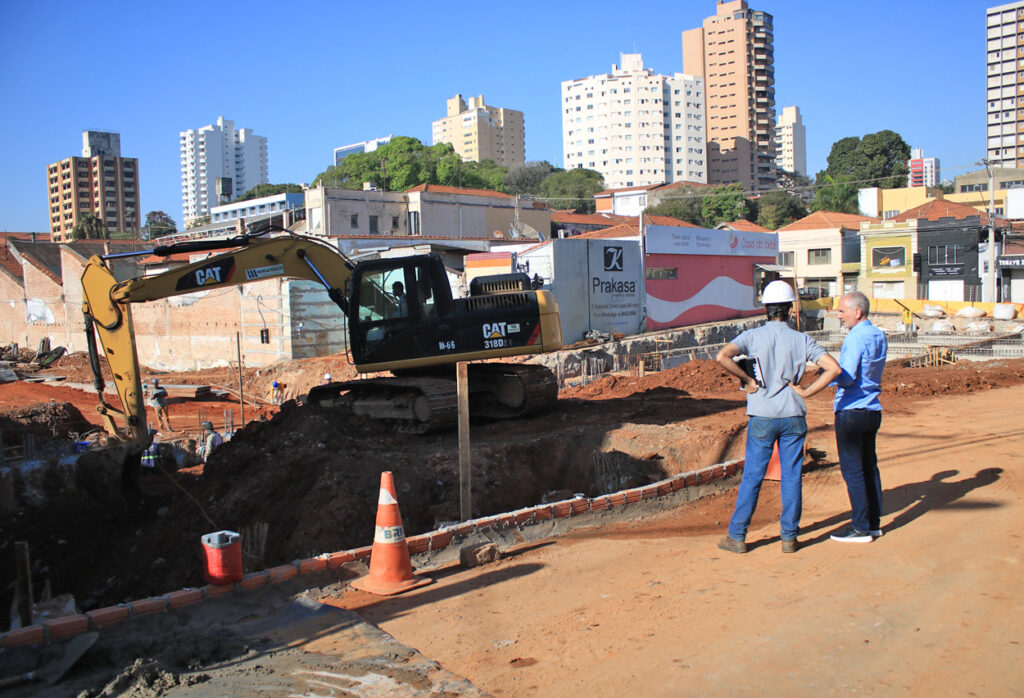 Obras em galerias do Mercado Modelo avançam para fase de escavação dos piscinões