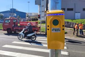 Sistema semafórico com botoeiras garante segurança para pedestres; saiba como funciona