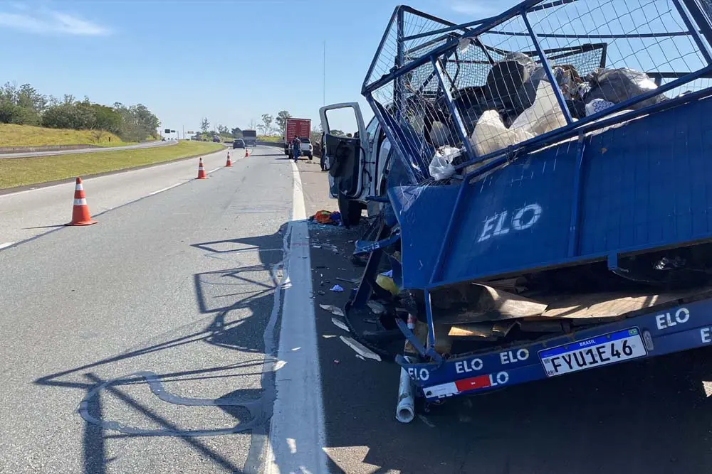 Trabalhador morre atropelado por caminhão na Rodovia dos Bandeirantes, em Santa Bárbara d'Oeste