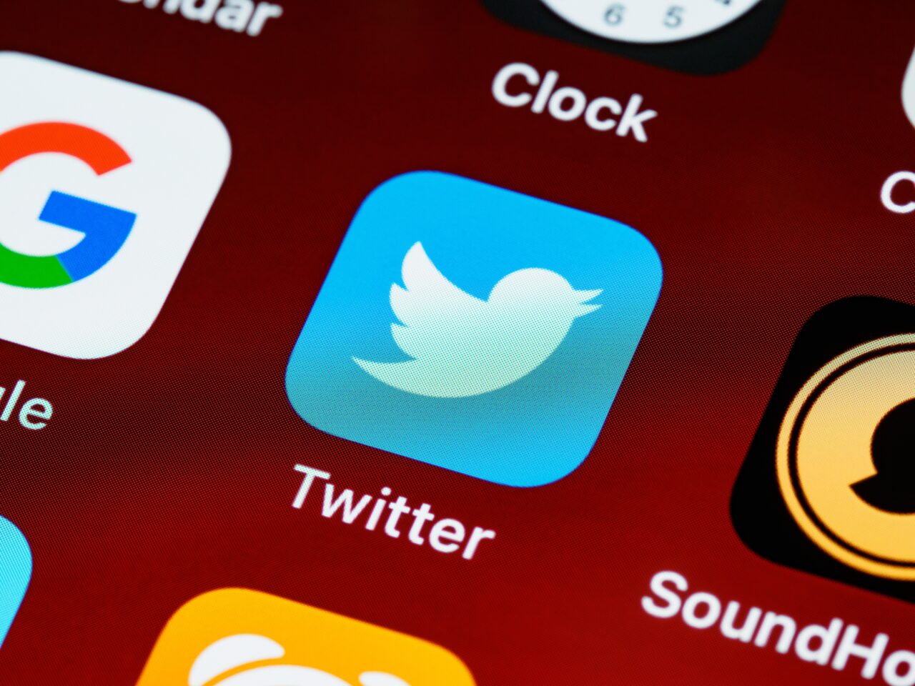Usuários do Twitter passam a ter limite de leitura diário