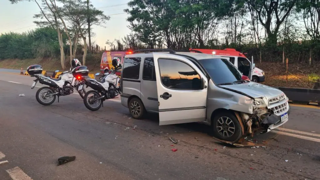 Quatro criminosos estavam em um Fiat Doblò carregada com peças de veículos e fugiam em direção a Cordeirópolis