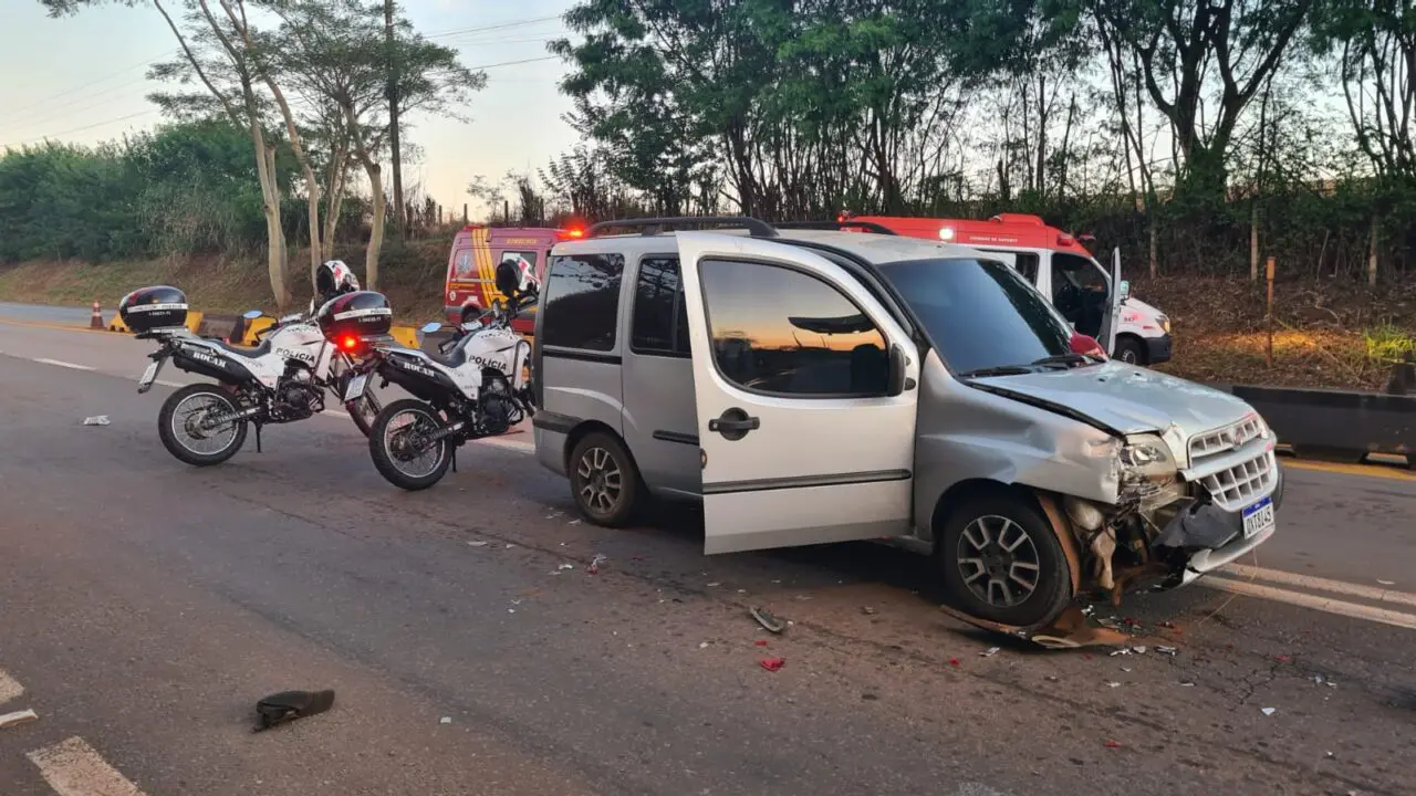 Quatro criminosos estavam em um Fiat Doblò carregada com peças de veículos e fugiam em direção a Cordeirópolis