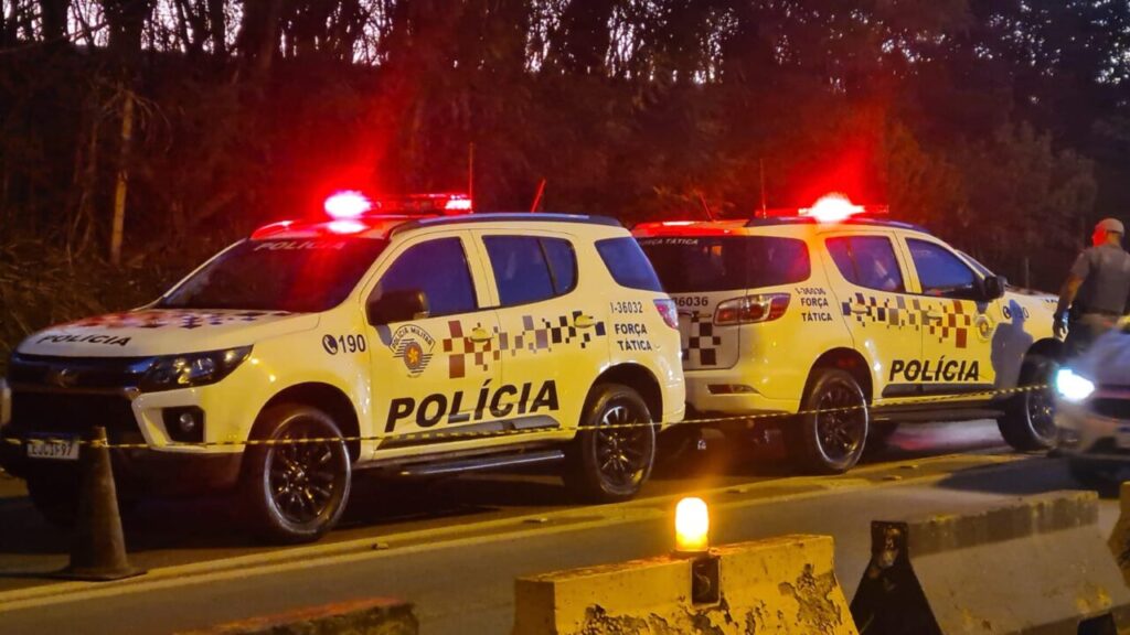 Quatro criminosos estavam em um Fiat Doblò carregada com peças de veículos e fugiam em direção a Cordeirópolis