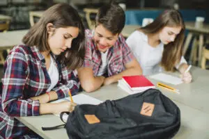 Cursinho pré-vestibular abre inscrições para 250 vagas, em Limeira