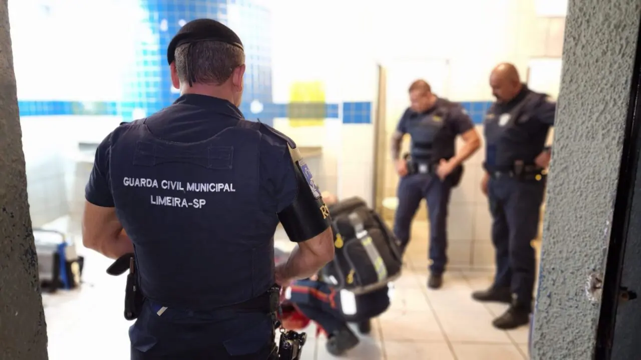 Morador de rua é agredido e golpeado dentro de banheiro da praça Toledo Barros