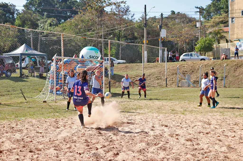 Campeonato de futebol feminino mobiliza comunidade do Parque Hipólito