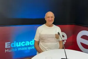 Ufólogo, cientista e físico, professor Laércio Fonseca participou do programa Meio Dia nesta quinta-feira (3). Ele falou sobre extraterrestres, religião e espiritualidade. Confira a primeira parte do debate com os jornalistas Caio Bortolan, Fernando Covre e Nani Camargo.