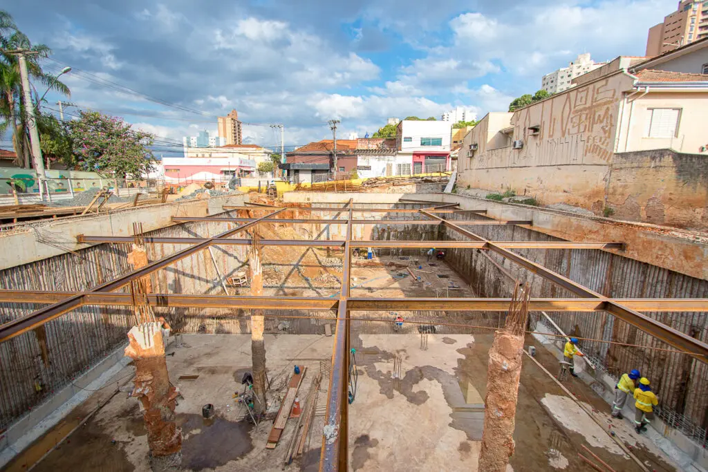 Fundação de novo prédio do Mercado Modelo de Limeira começa a ser executada