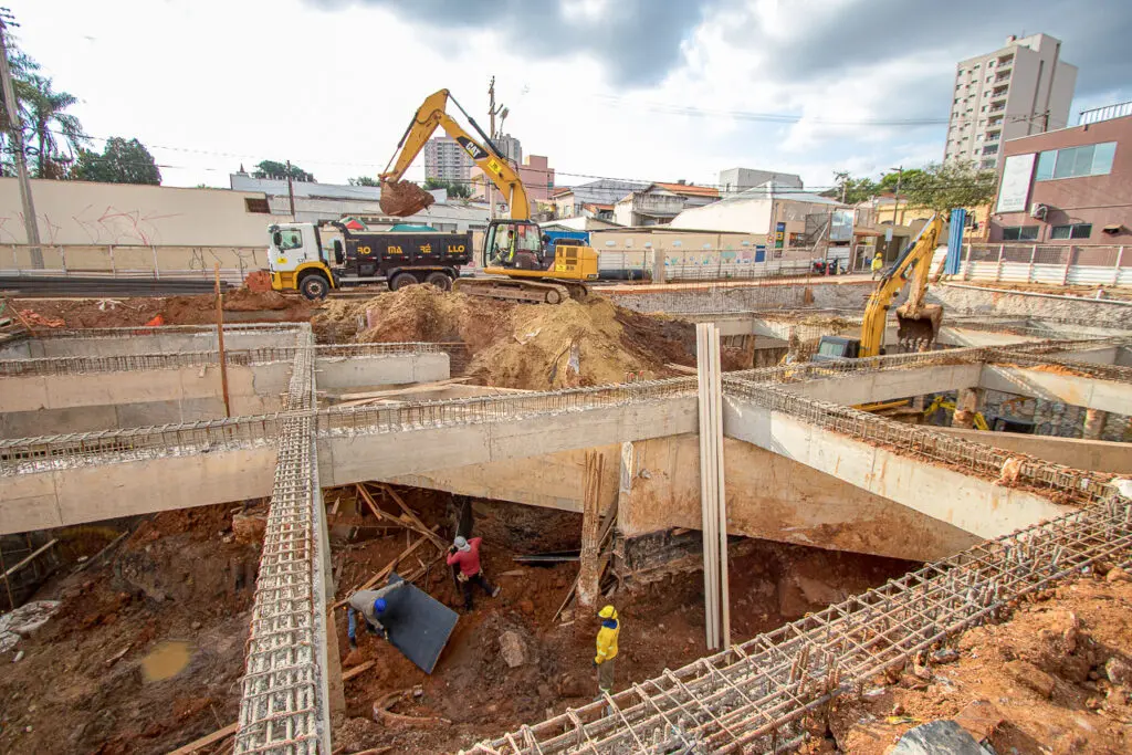 Fundação de novo prédio do Mercado Modelo de Limeira começa a ser executada