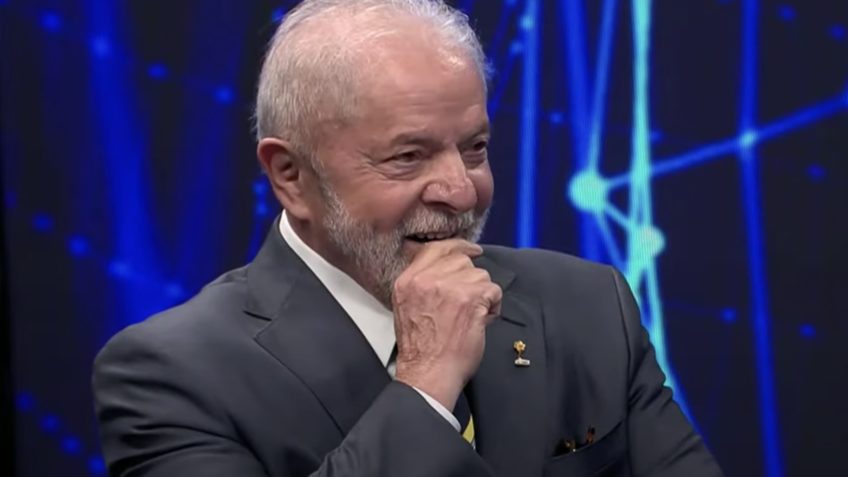 Lula anuncia criação de novo ministério em meio a negociação com centrão