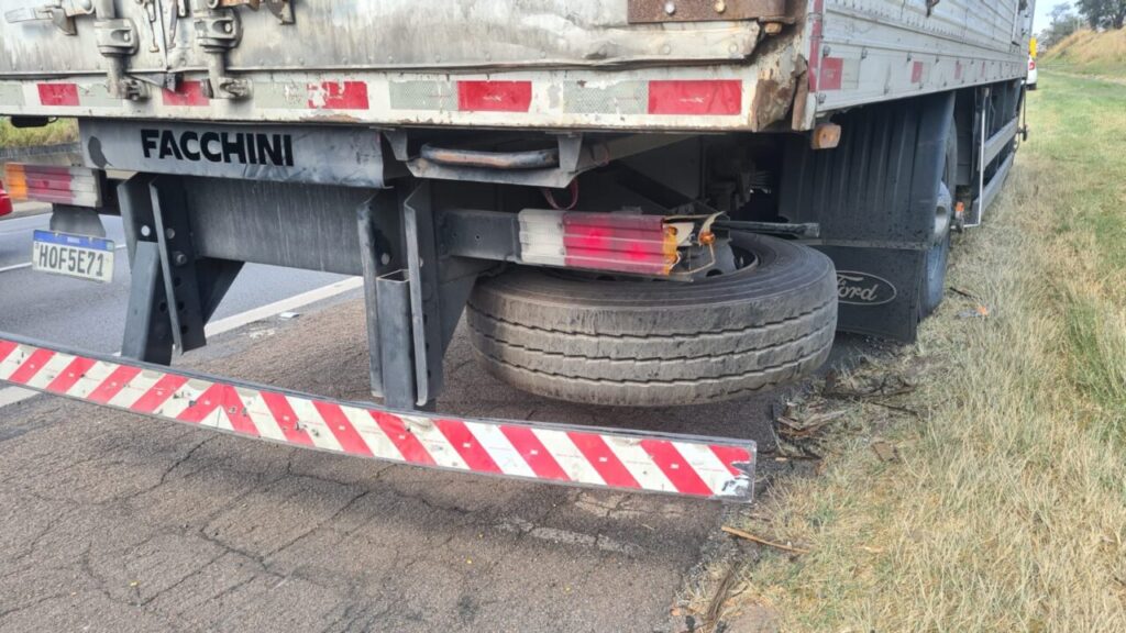 Motociclista morre em colisão com caminhão na Anhanguera, em Limeira