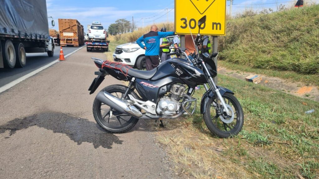 Motociclista morre em colisão com caminhão na Anhanguera, em Limeira