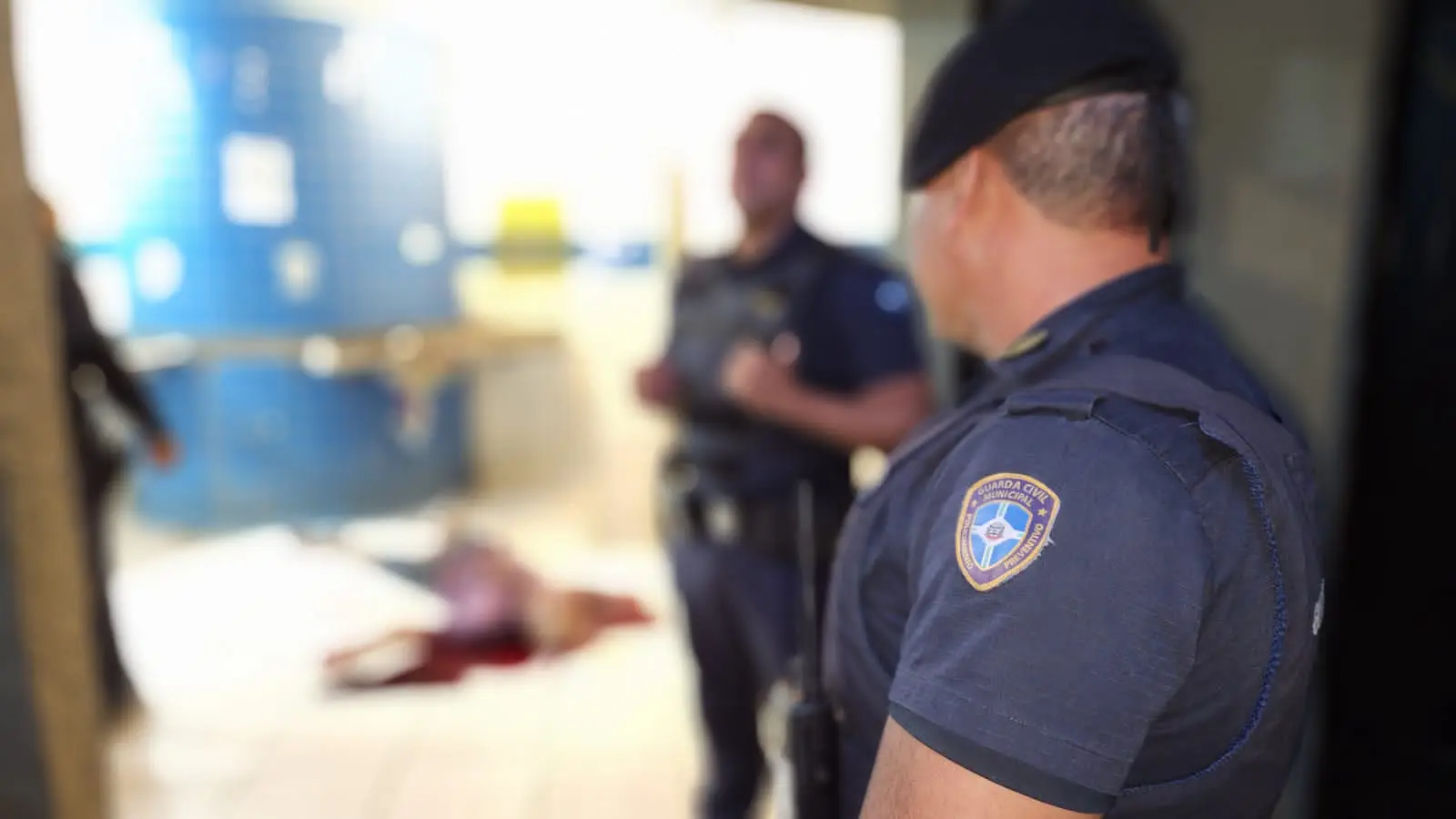 esfaqueado banheiro da praça