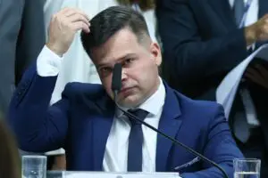 Polícia Federal prende ex-diretor-geral da PRF Silvinei Vasques