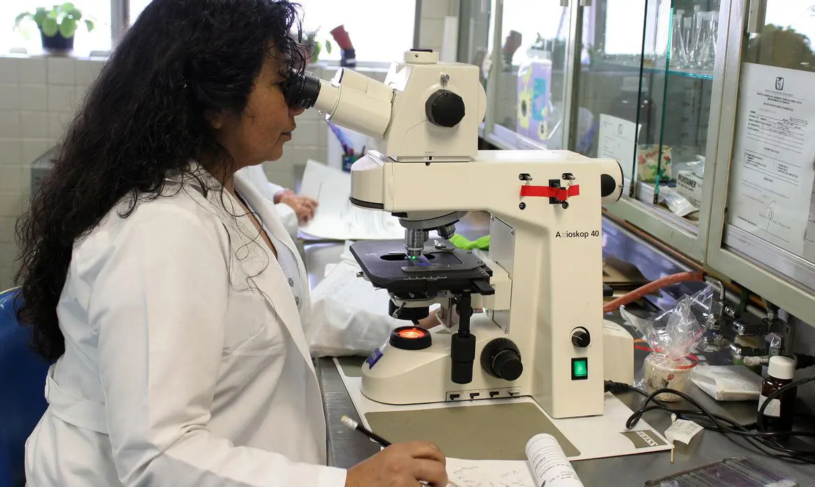 Programa Futuras Cientistas tem 470 vagas para alunas e professoras